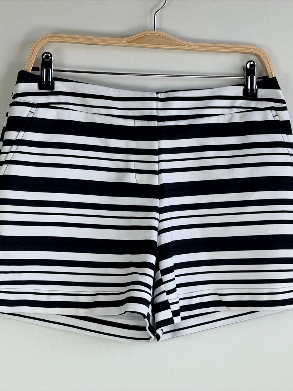 Apt. 9 Essentials Black White Striped Mid Rise Shorts Size 4 NWT